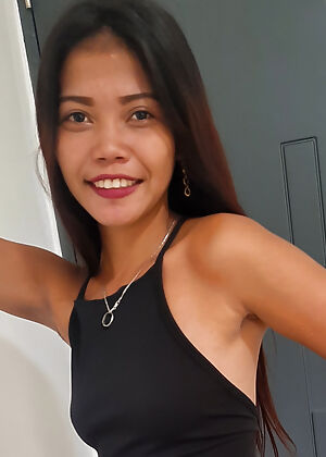 Horny Pinay striptease