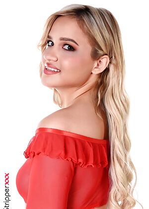 Novella Night istripper