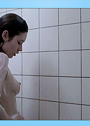 Olga Kurylenko tit