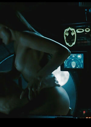 Malin Akerman open