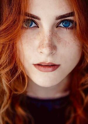blue eyes 