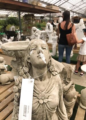 displaying it center