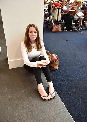 toes at comic 